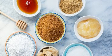 Réduire les sucres sans privation : alternatives naturelles